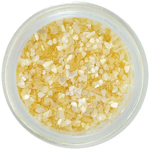 Decorațiuni nail art – cochilii zdrobite neregulate, galbene deschis